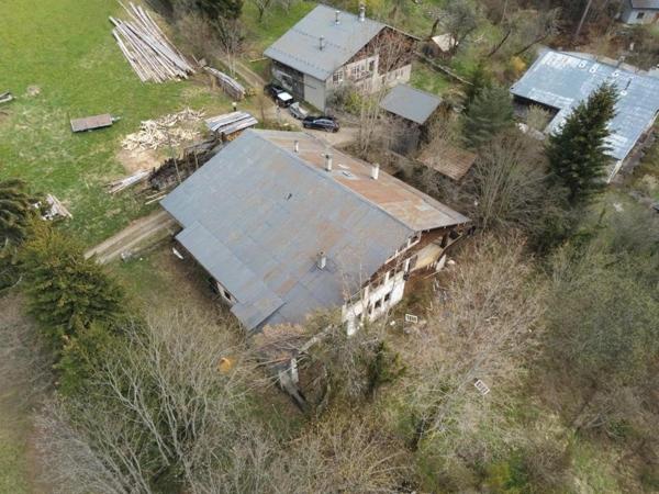 Arâches-La-Frasse 577 m2 habitables à réinventer