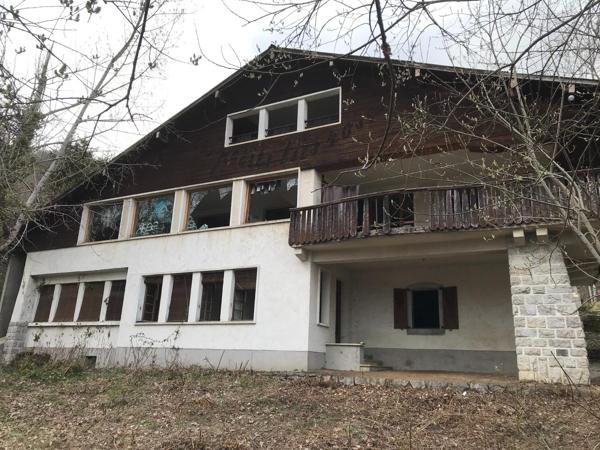 Arâches-La-Frasse 577 m2 habitables à réinventer