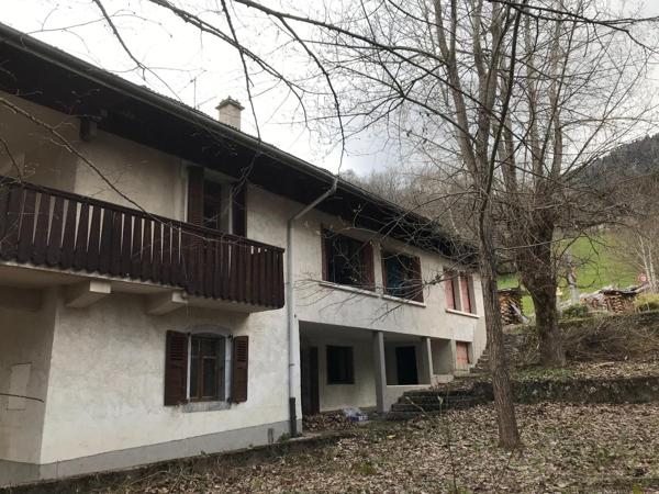 Arâches-La-Frasse 577 m2 habitables à réinventer