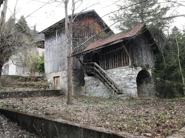 Arâches-La-Frasse 577 m2 habitables à réinventer