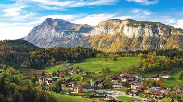 Arâches-La-Frasse 577 m2 habitables à réinventer