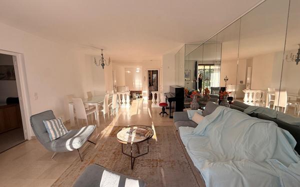 Appartement à louer    5 pièces • 115 m2 Villeneuve-Loubet