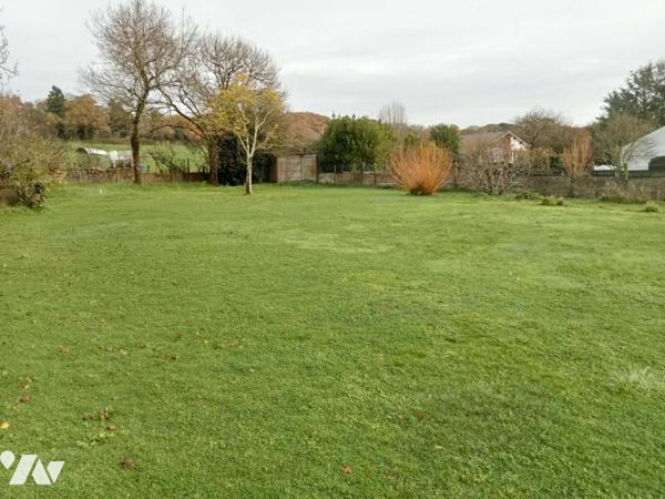 Terrain à bâtir de 872m², à viabiliser