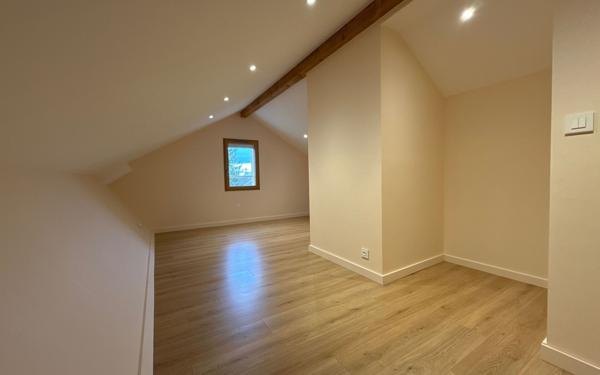 Maison à vendre    6 pièces •  Mont-sous-Vaudrey