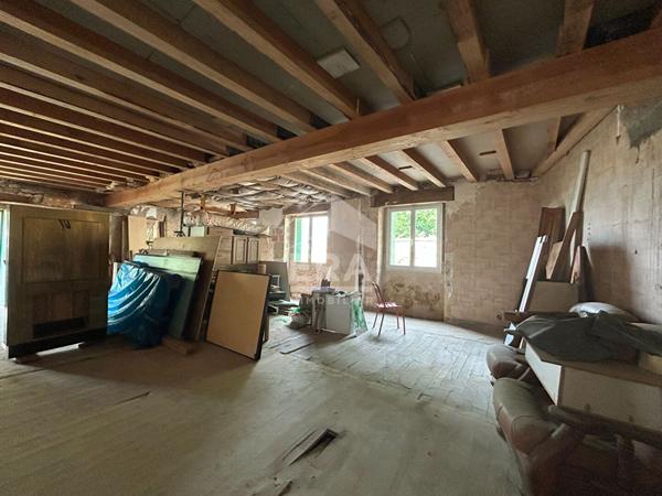 A vendre à PERIGUEUX  Grande Maison en pierre à rénover