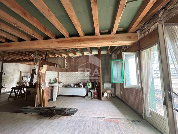 A vendre à PERIGUEUX  Grande Maison en pierre à rénover