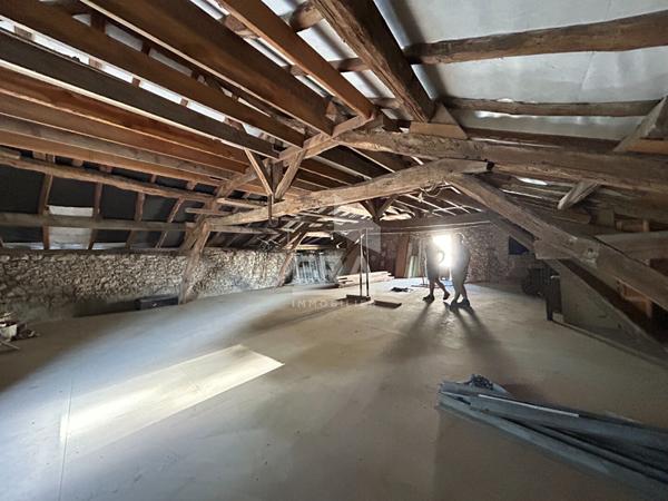 A vendre à PERIGUEUX  Grande Maison en pierre à rénover