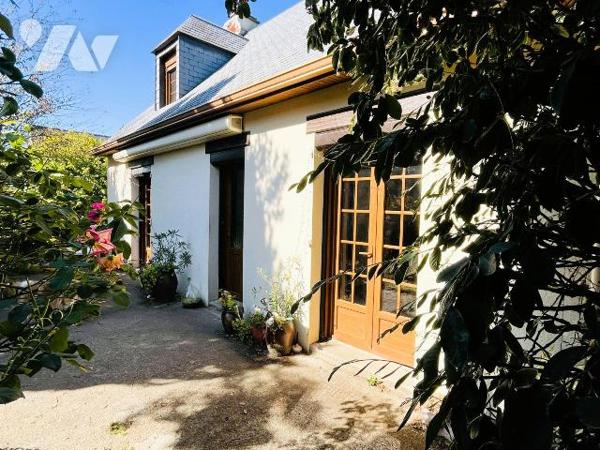 A vendre sur la commune d'Avranches, dans un quartier recherché, à proximité de tous commerces ...