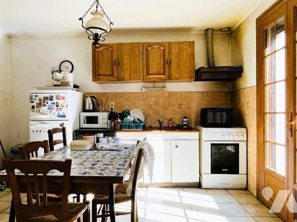 A vendre sur la commune d'Avranches, dans un quartier recherché, à proximité de tous commerces ...