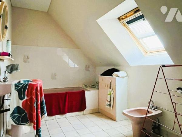 A vendre sur la commune d'Avranches, dans un quartier recherché, à proximité de tous commerces ...