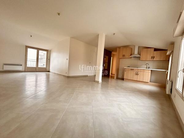 Appartement F3 de 73 m² ,dernier étage, balcon