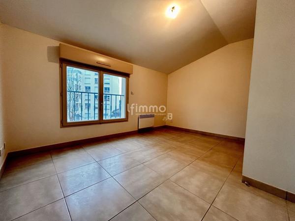 Appartement F3 de 73 m² ,dernier étage, balcon