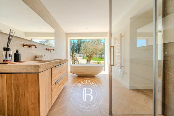 Pernes-les-Fontaines, Maison 6 Chambres -  390 m² à vendre
