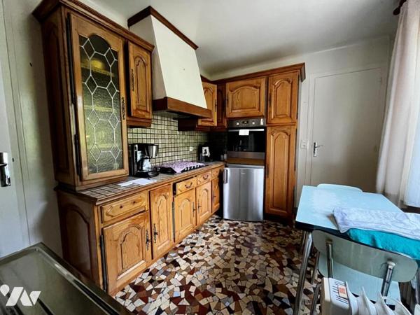 Pavillon mitoyen d'un côté et édifié sur sous-sol total