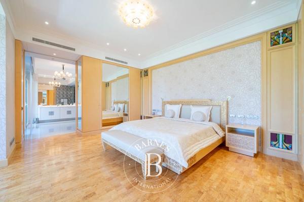 Antibes, Villa 11 Chambres -  1 150 m² à vendre