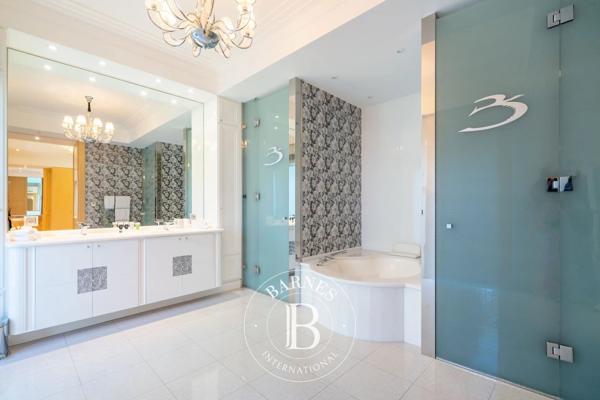 Antibes, Villa 11 Chambres -  1 150 m² à vendre