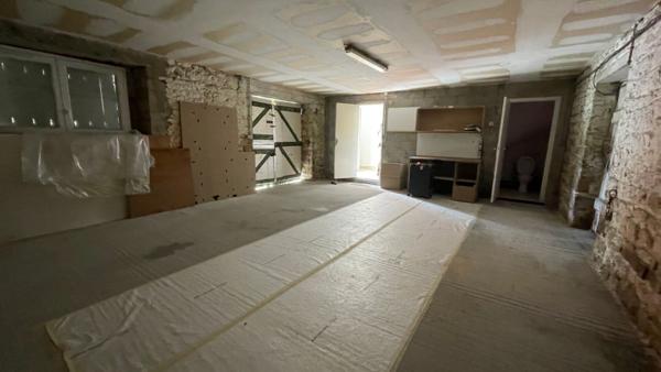 A vendre - Proche plage de Carnac - maison en pierre a renover au calme d une impasse