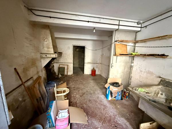 Maison à usage d'habitation à rénover entièrement sur trois niveaux située à Trèbes