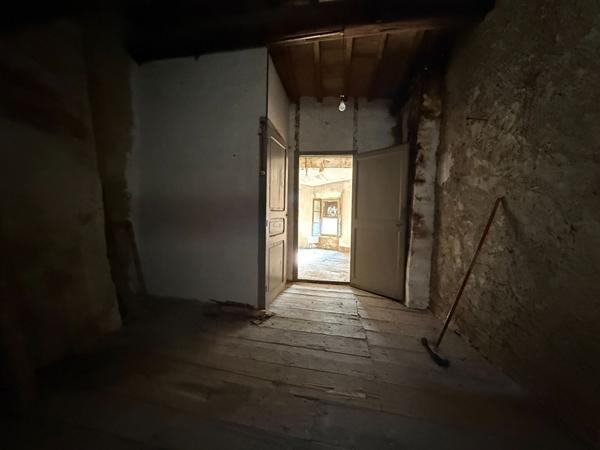 Maison à usage d'habitation à rénover entièrement sur trois niveaux située à Trèbes