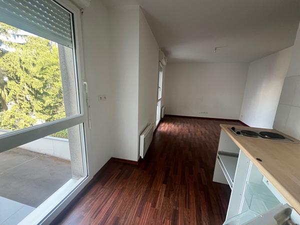 studio libre dans immeuble recent place ZOLA., Nantes 44000
