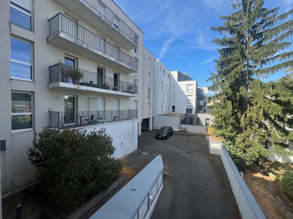 studio libre dans immeuble recent place ZOLA., Nantes 44000