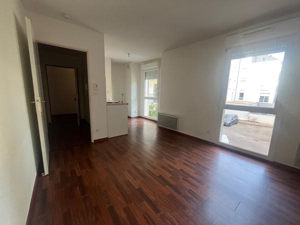 studio libre dans immeuble recent place ZOLA., Nantes 44000