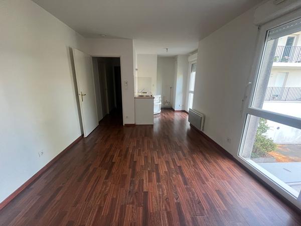 studio libre dans immeuble recent place ZOLA., Nantes 44000