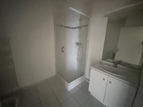 studio libre dans immeuble recent place ZOLA., Nantes 44000