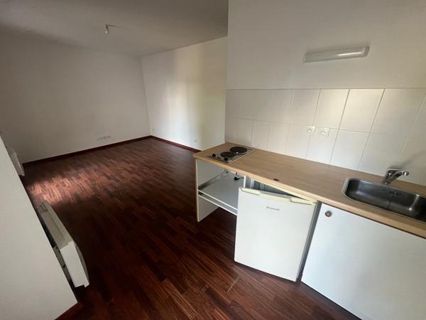 studio libre dans immeuble recent place ZOLA., Nantes 44000