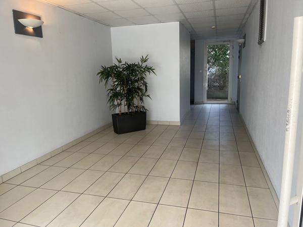 studio libre dans immeuble recent place ZOLA., Nantes 44000
