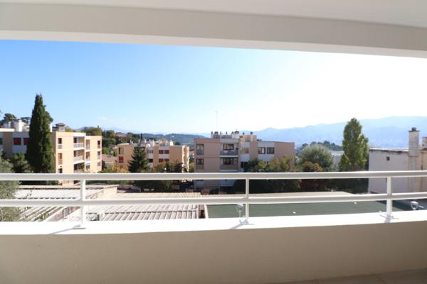 Location appartement année 2021 de 71 M2 avec double box et terrasse MARSEILLE 13012