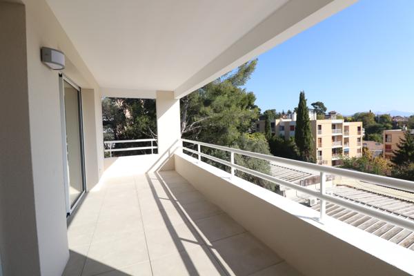 Location appartement année 2021 de 71 M2 avec double box et terrasse MARSEILLE 13012