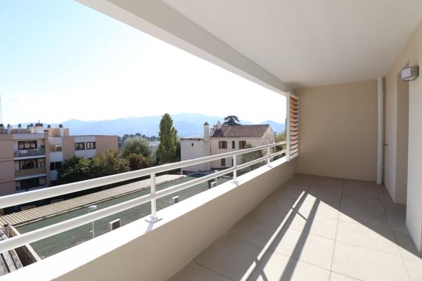 Location appartement année 2021 de 71 M2 avec double box et terrasse MARSEILLE 13012