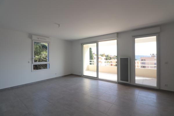 Location appartement année 2021 de 71 M2 avec double box et terrasse MARSEILLE 13012