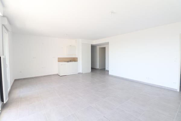 Location appartement année 2021 de 71 M2 avec double box et terrasse MARSEILLE 13012