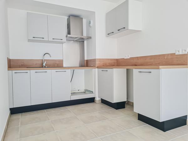 Marnaz (74460) T2 DE 49 M² A LOUER - BALCON + PLACE DE PARKING EN S/SOL - NOUVELLE RESIDENCE A MARNAZ