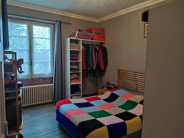 Découvrez le charme intemporel de cette maison alliant confort moderne et caractère authentique .