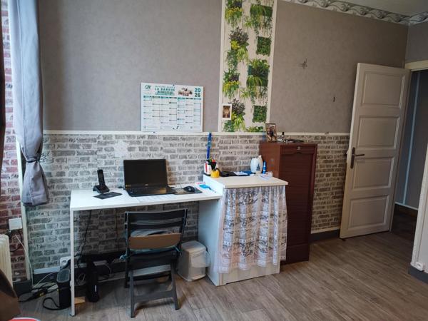 Découvrez le charme intemporel de cette maison alliant confort moderne et caractère authentique .