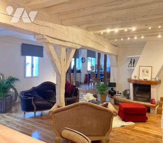 SUPERBE APPARTEMENT - 211 M²