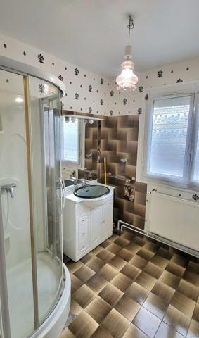 Sotteville proche Mairie : Maison 90 m² avec jardin, 3 CH, Gge, 3 PK intérieurs... Belle Opportunité !