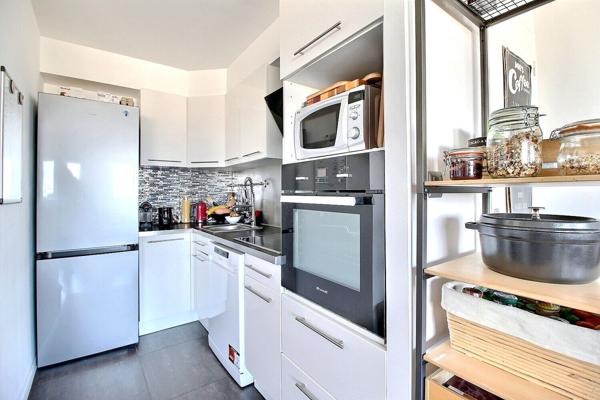 Courbevoie appartement à vendre 2 pièces TRANSPORTS COMMERCES DPE C LUMINEUX