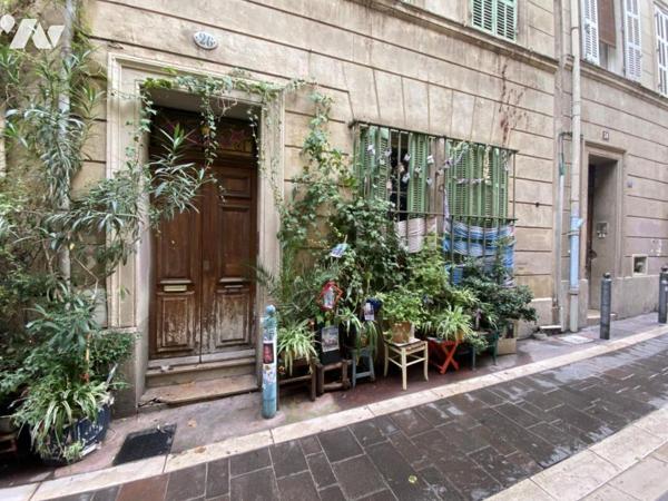 Appartement T3, 1er étage, vendu avec locataire en place.