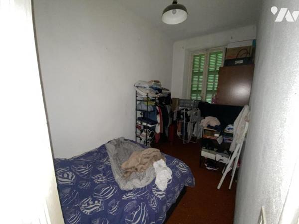 Appartement T3, 1er étage, vendu avec locataire en place.