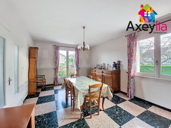 Saint-Christophe-en-Brionnais (71800) A VENDRE - ST CHRISTOPHE EN BRIONNAIS - MAISON AVEC 2 GARAGES AVEC TERRAIN