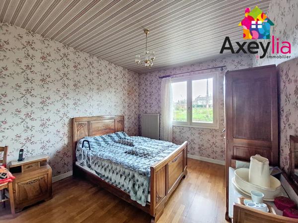 Saint-Christophe-en-Brionnais (71800) A VENDRE - ST CHRISTOPHE EN BRIONNAIS - MAISON AVEC 2 GARAGES AVEC TERRAIN