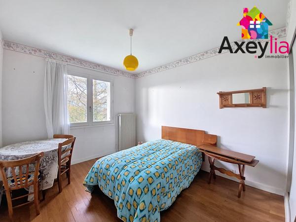 Saint-Christophe-en-Brionnais (71800) A VENDRE - ST CHRISTOPHE EN BRIONNAIS - MAISON AVEC 2 GARAGES AVEC TERRAIN