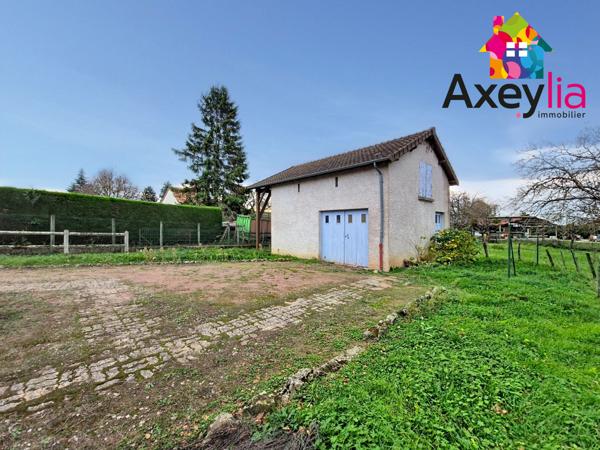 Saint-Christophe-en-Brionnais (71800) A VENDRE - ST CHRISTOPHE EN BRIONNAIS - MAISON AVEC 2 GARAGES AVEC TERRAIN