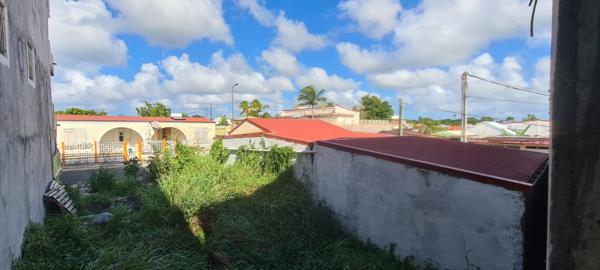 Petit-Canal (97131) IMMEUBLE A VENDRE SUR TROIS NIVEAUX BOURG PETIT CANAL