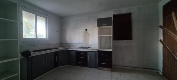 Petit-Canal (97131) IMMEUBLE A VENDRE SUR TROIS NIVEAUX BOURG PETIT CANAL