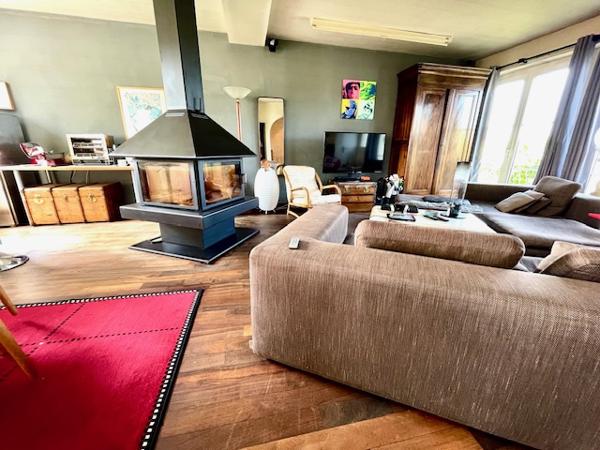 La Meignanne (49770) maison 5 chambres avec piscine, centre bourg